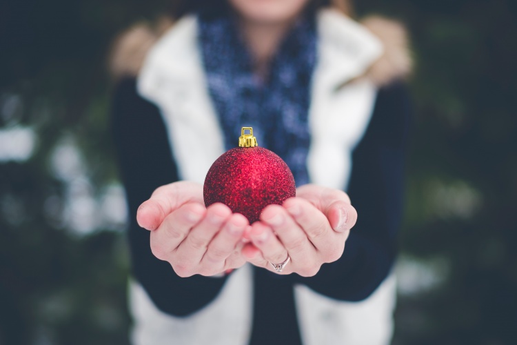 5 Ways You Can Support Someone Who Finds Christmas Difficult