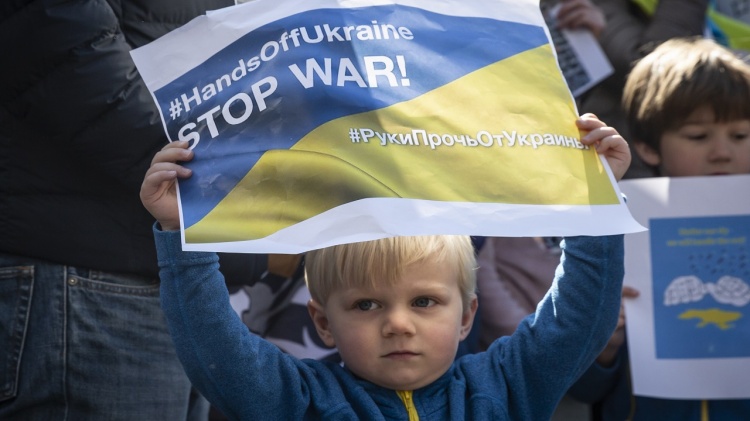 How to Talk to Children About Ukraine: Conversations Tips from a Counsellor