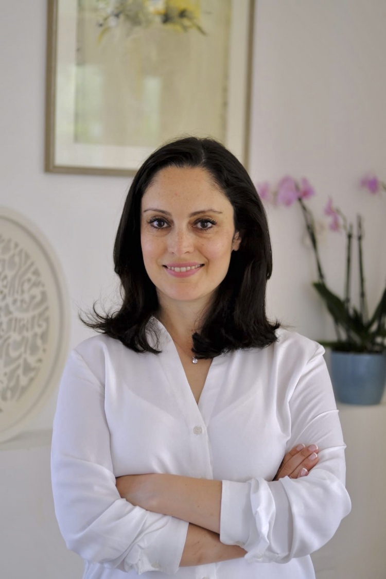 Meet the Therapist: Javaneh Pirzadamoli